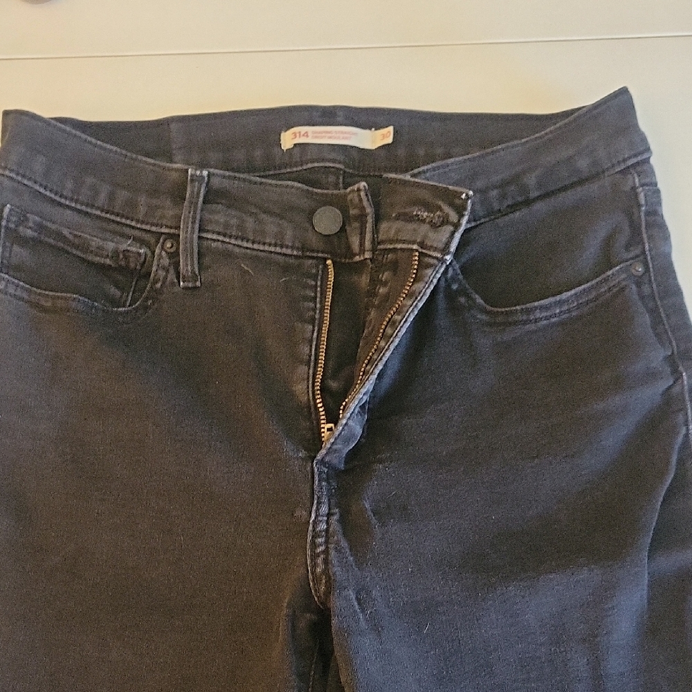 Women's Black Levi Jeans